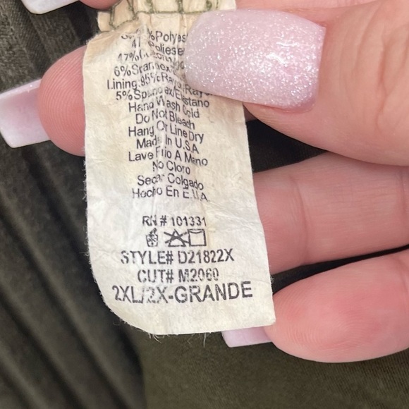 Charlotte Russe Cold Shoulder Fitted Lined Midi Dress Size 2X - Picture 6 of 6